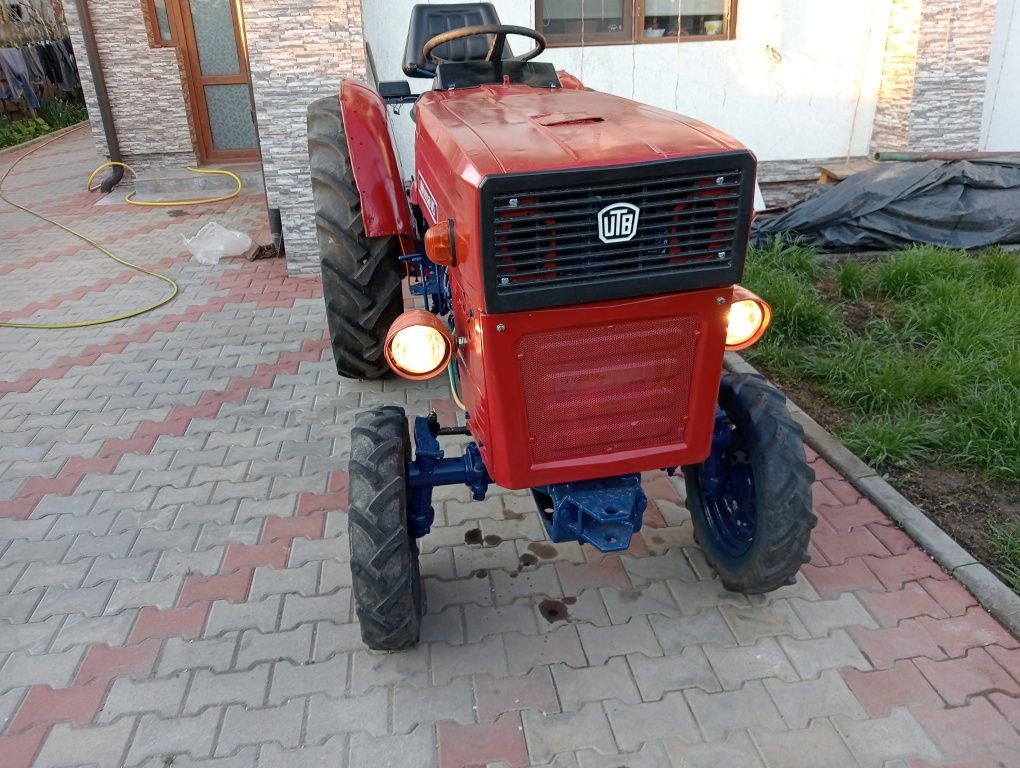 Vând Tractor U445