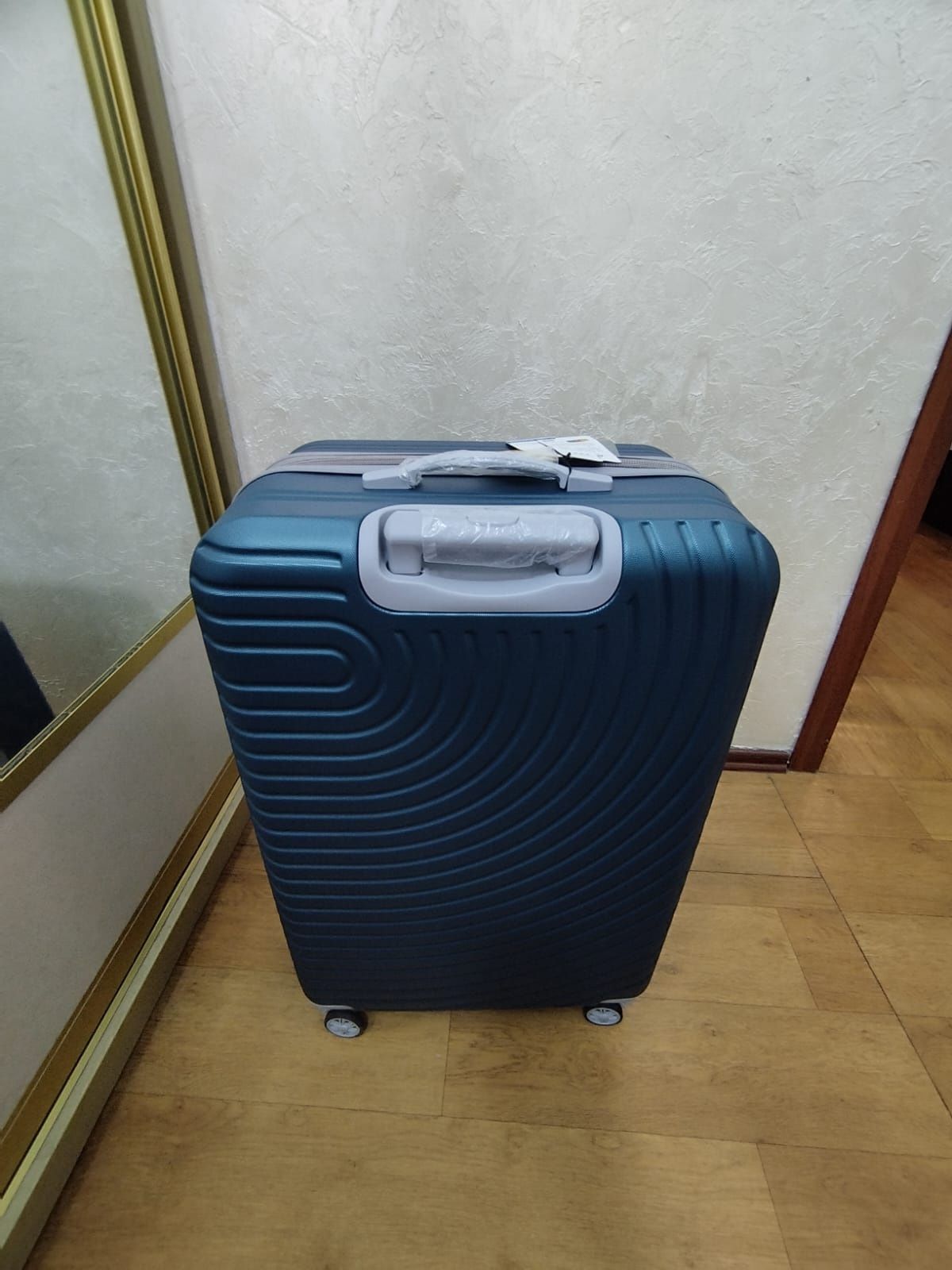Большой чемодан новый