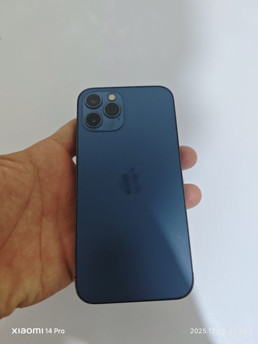 Продам айфон 12 про