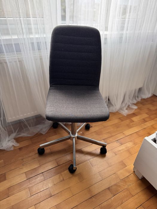 Scaun de birou , se ridica pe mai multe nivele extensibil.