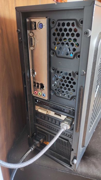 Calculator unitate gaming i3 7100 8gb ram ssd hdd GTX 950 2gb GTA5 NFS