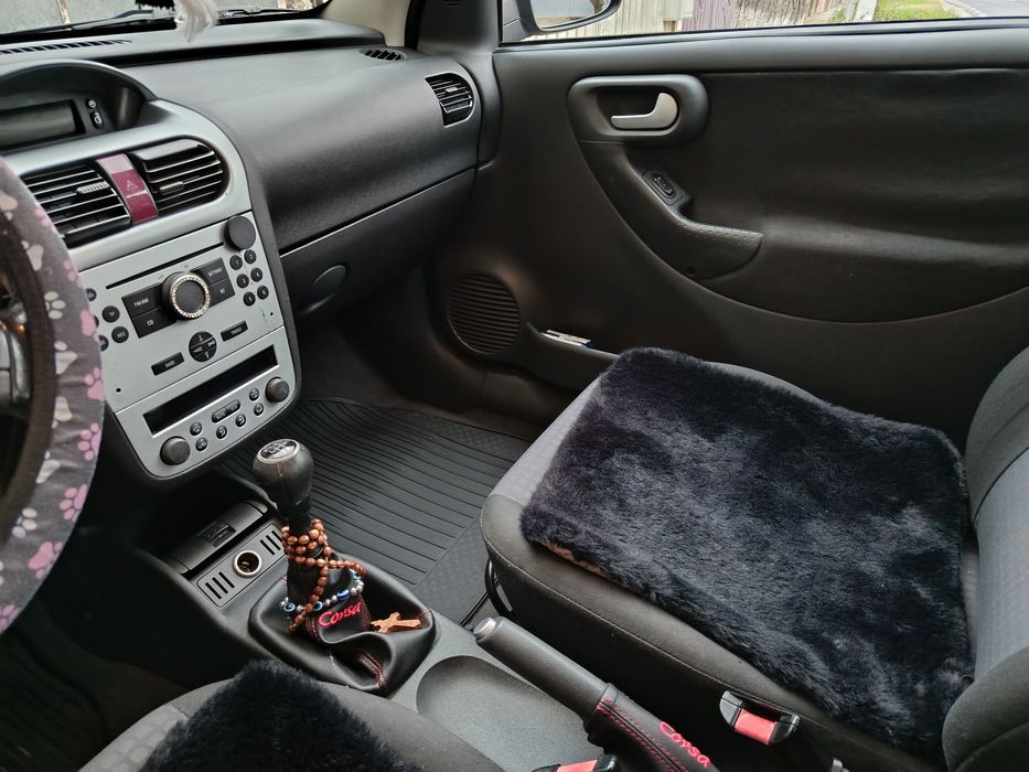Opel Corsa întreținută (pt femei sau incepatori )