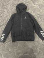 Яке Adidas.