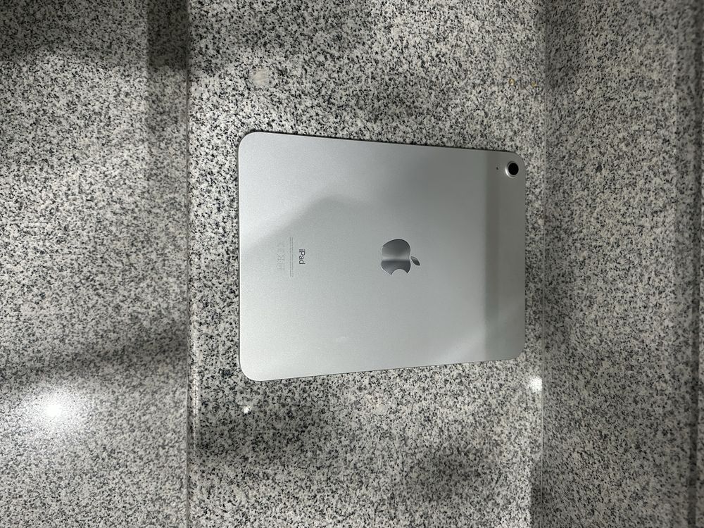 Apple ipad 10th generation Wifi 64gb