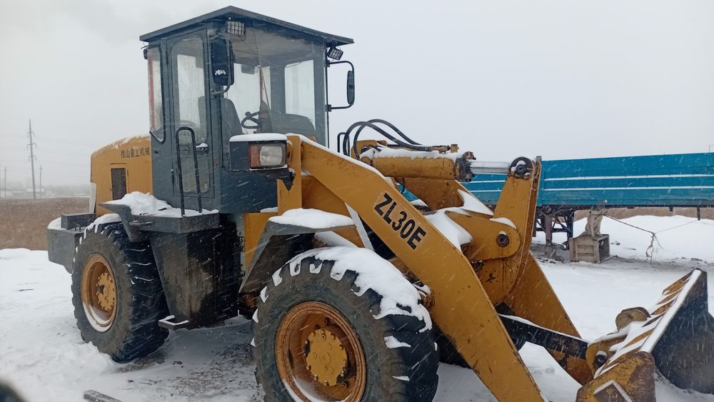 Погрузчик 2.5 кубовый