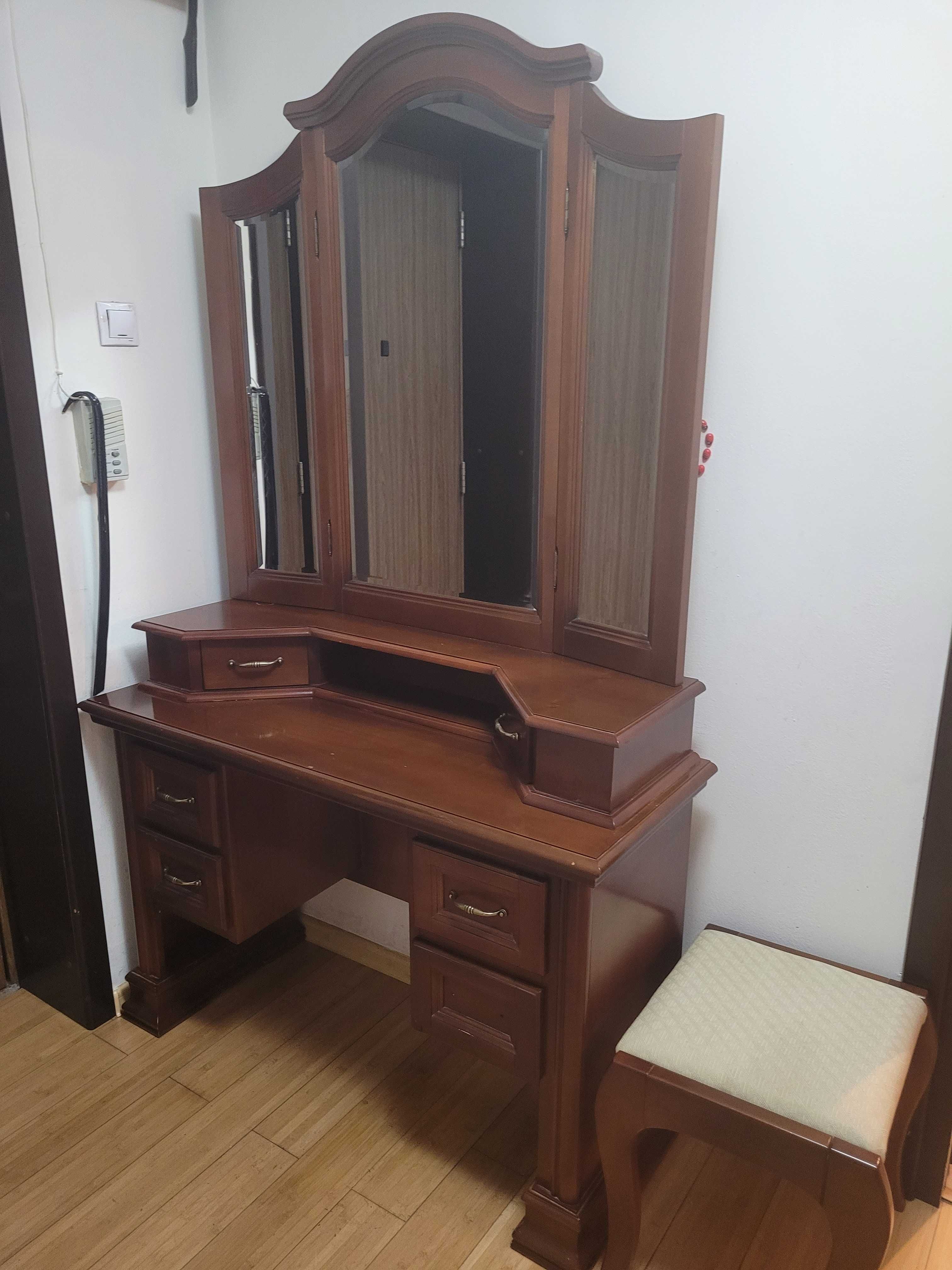 Masuta de toaleta lemn masiv finisaj nuc