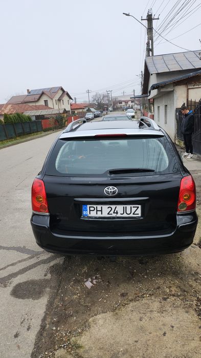 Vând toyota avensis