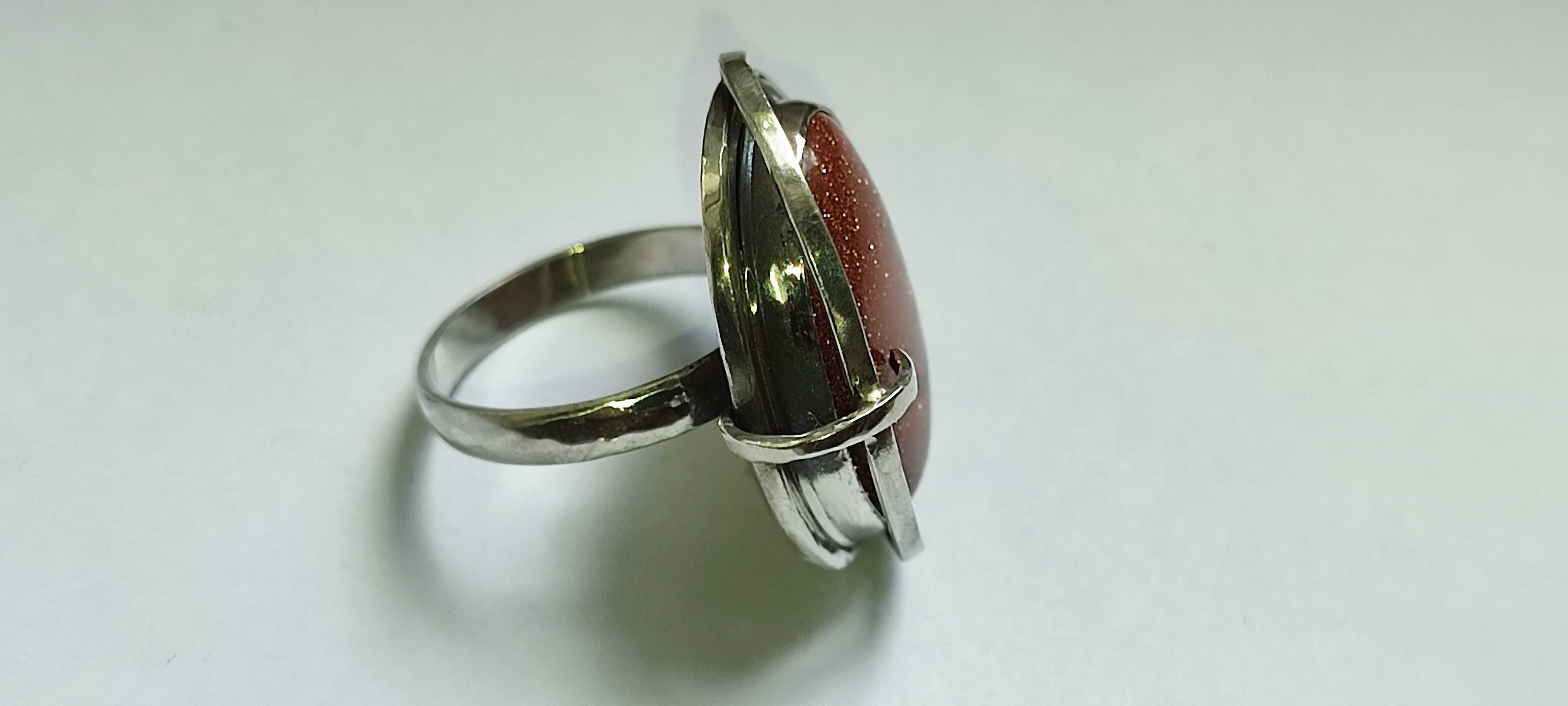 Эксклюзивное серебряное кольцо с камнем Золотой песок, разм.19
