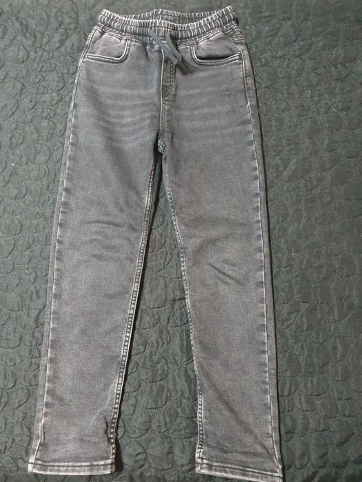 Джинсы на мальчика в отличном состоянии