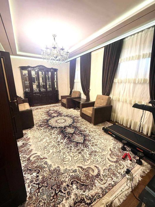 Продаю свою квартиру с цокольным этажом общей квадратурой 185,28 кв.м