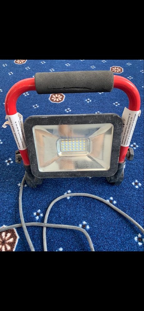 Proiector led 1600 si 2200 lumeni