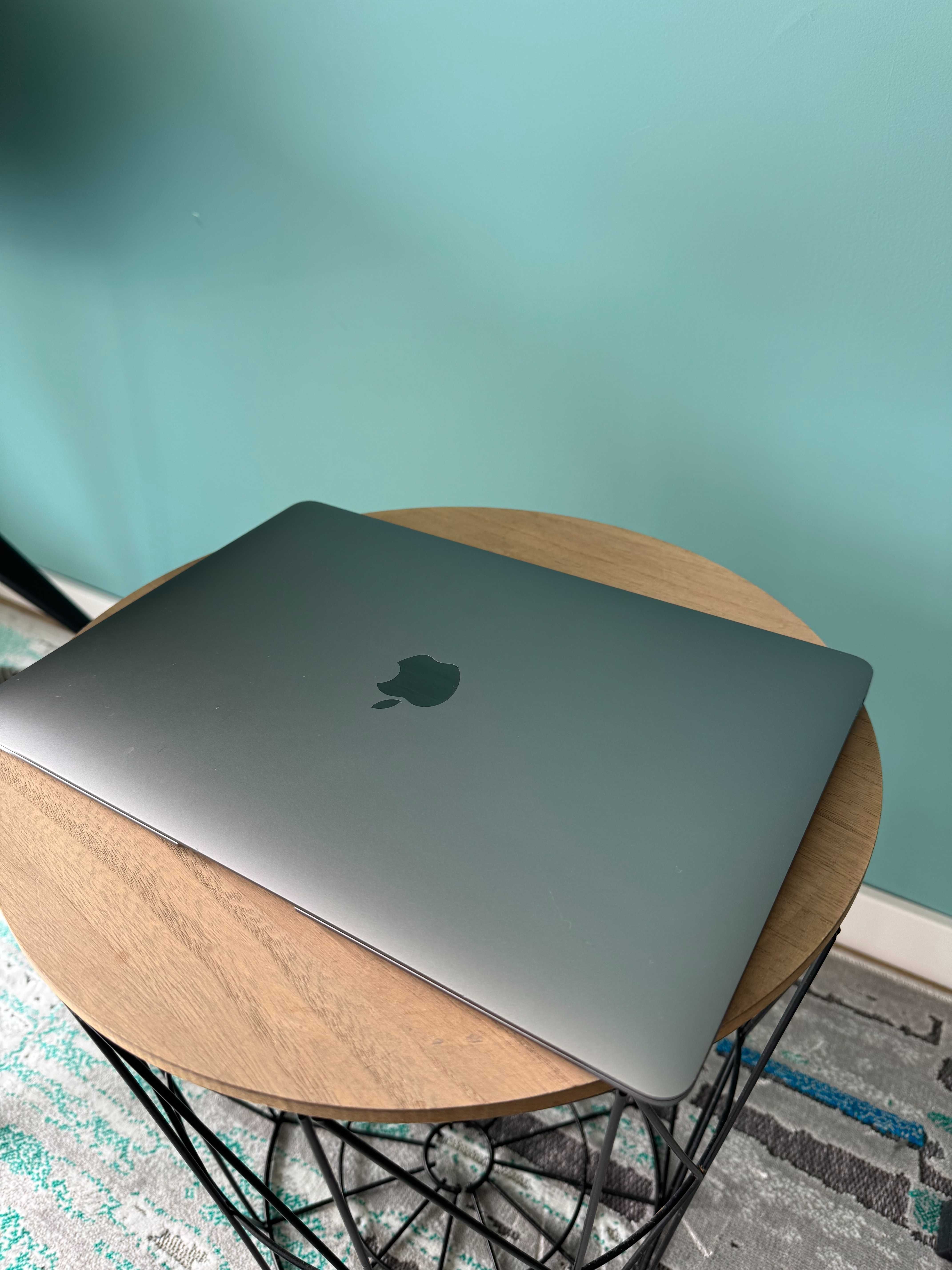 MacBook Air 13.3" Retina Display (2019)