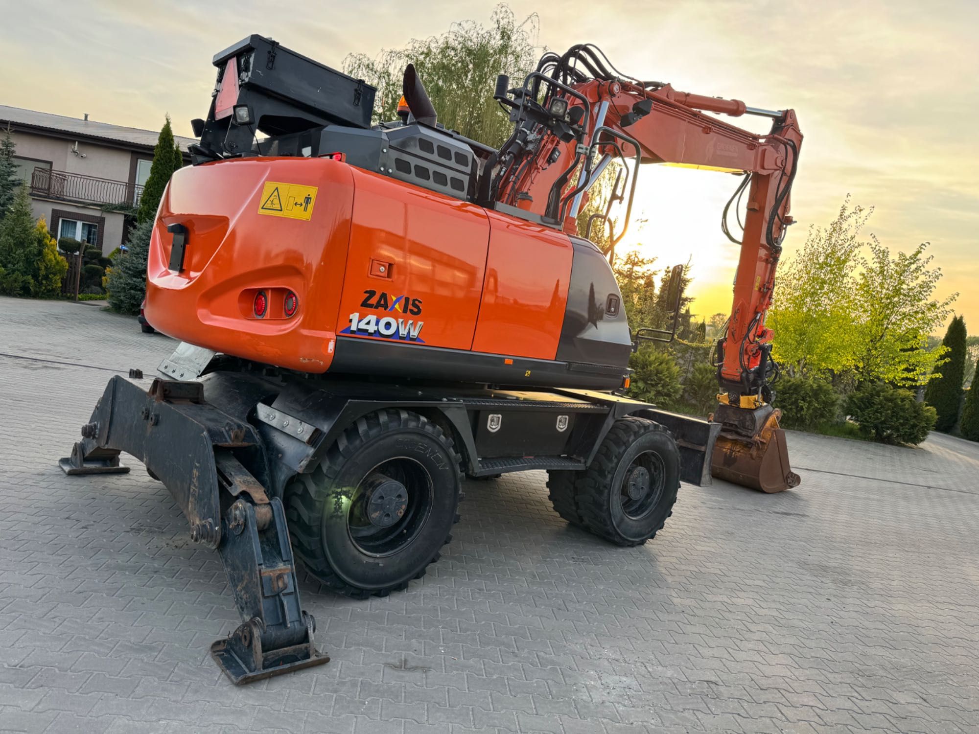 Hitachi ZX140 W6 rototilt engcon excavator cu roți 2019
