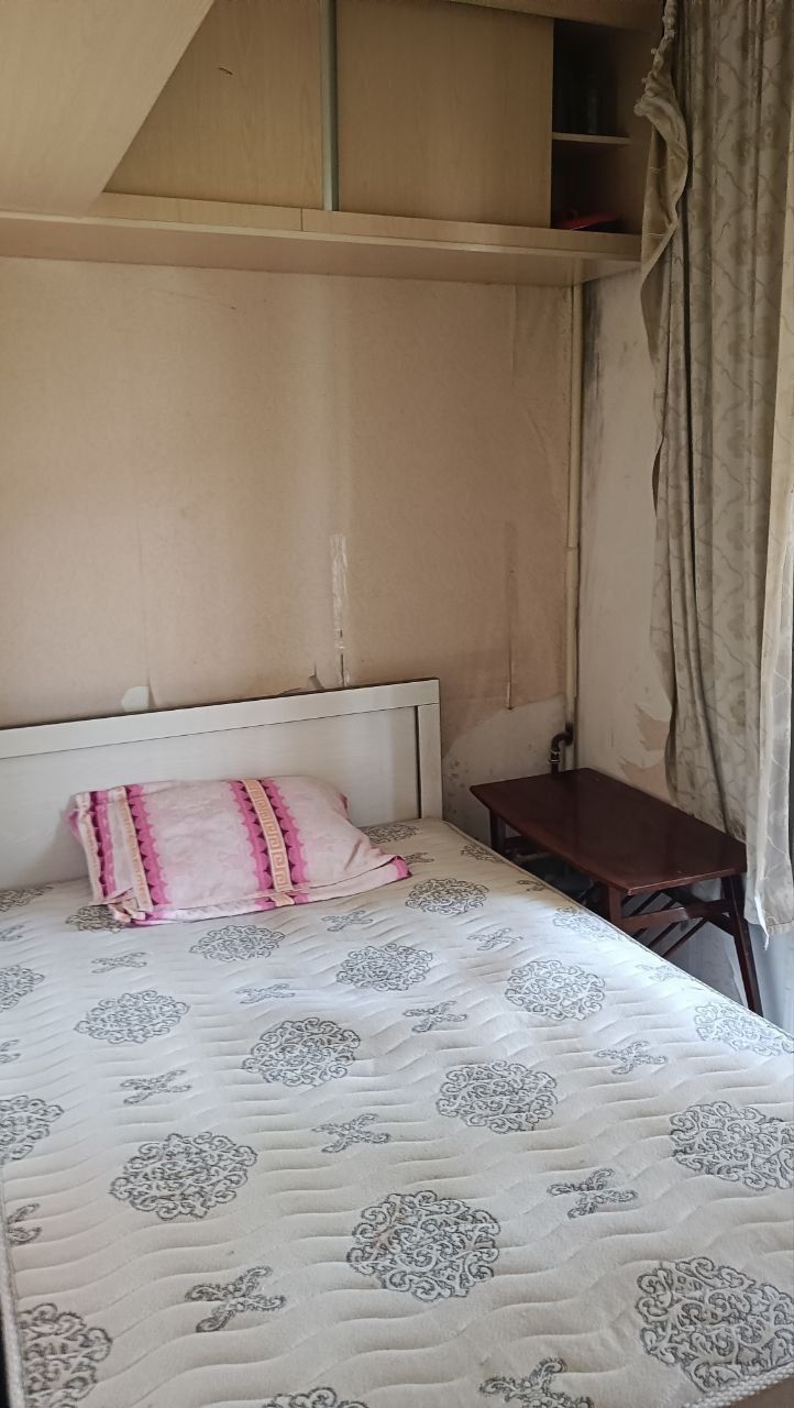 Продажа 2/4/4 - Юнусабад- 12, метро Туркистан, Петушок