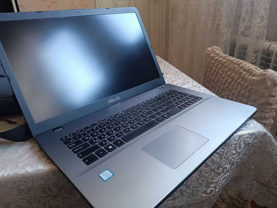 Продам ноутбук Asus vivobook-17-x705