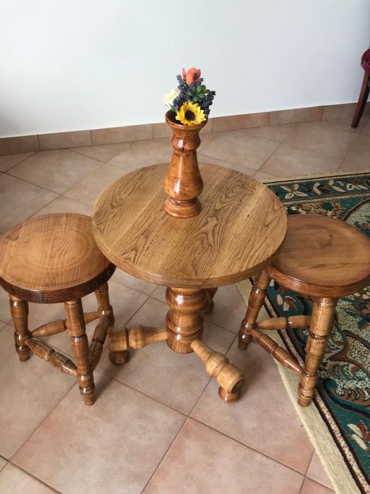 Sculpturi din lemn lucrate manual