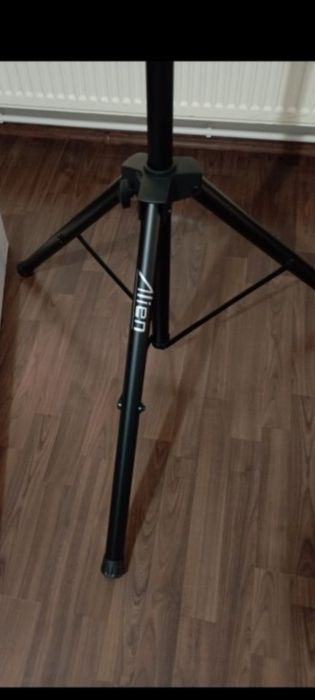 Vînd pereche stative boxe noi