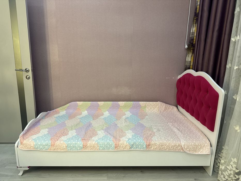 Кровать для спальни