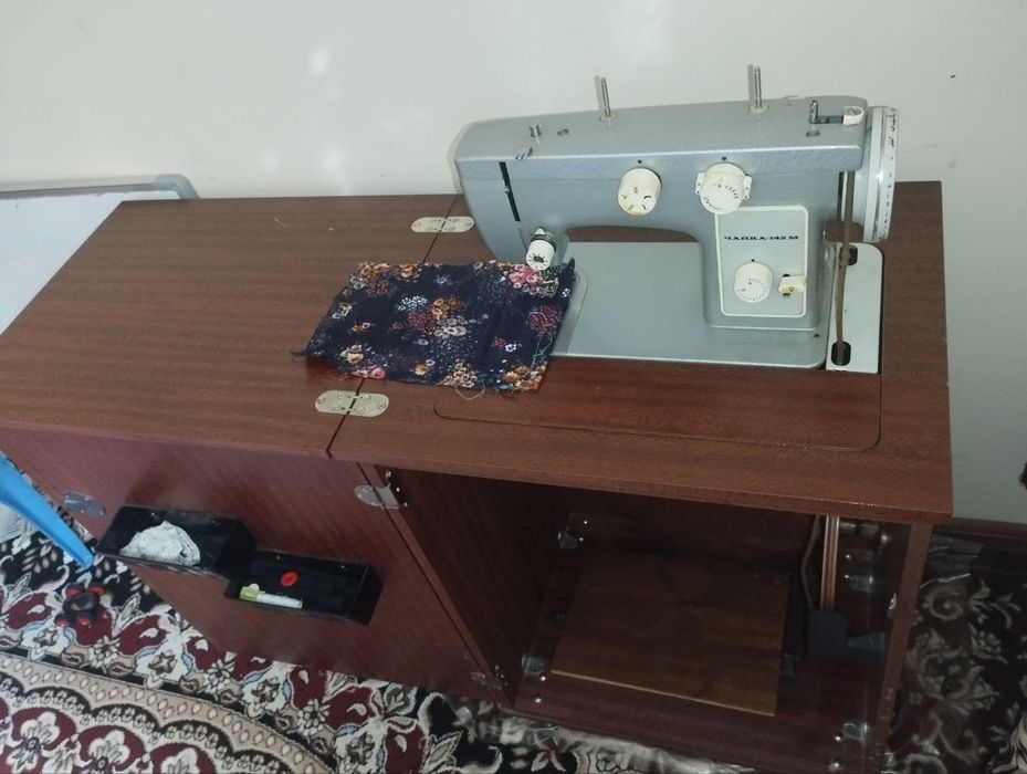 Швейная машина Чайка 142