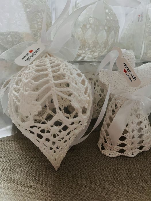 Globuri crosetate manual,pretul difera in functie de marime,model