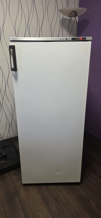 Продавам стар фризер