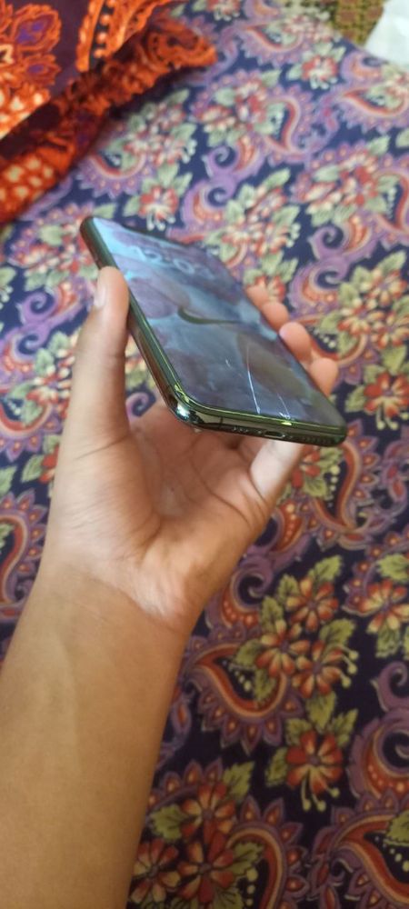 iPhone xs holati orta cha