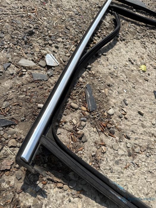 Cheder usa geam cromat  stanga spate VOLKSWAGEN PASSAT B8 Variant 3G5 2014 - 2023 3G9839431AK / 3G9839643E