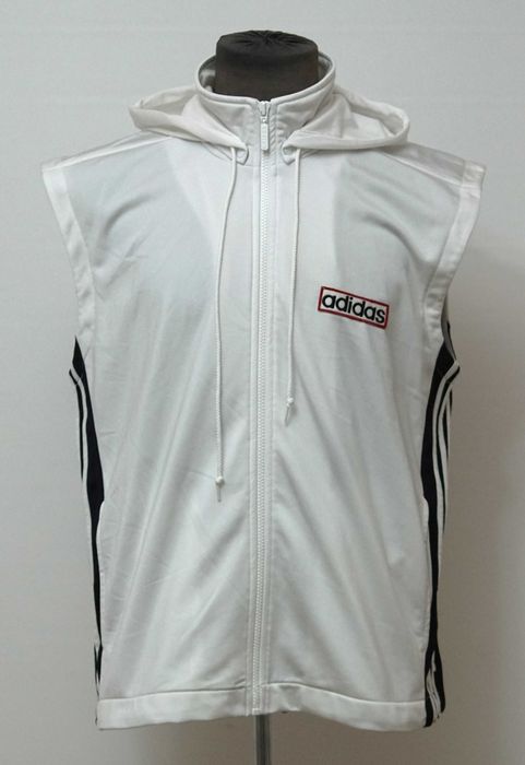 Vesta Adidas cu gluga marimea 36/38 GB- S US