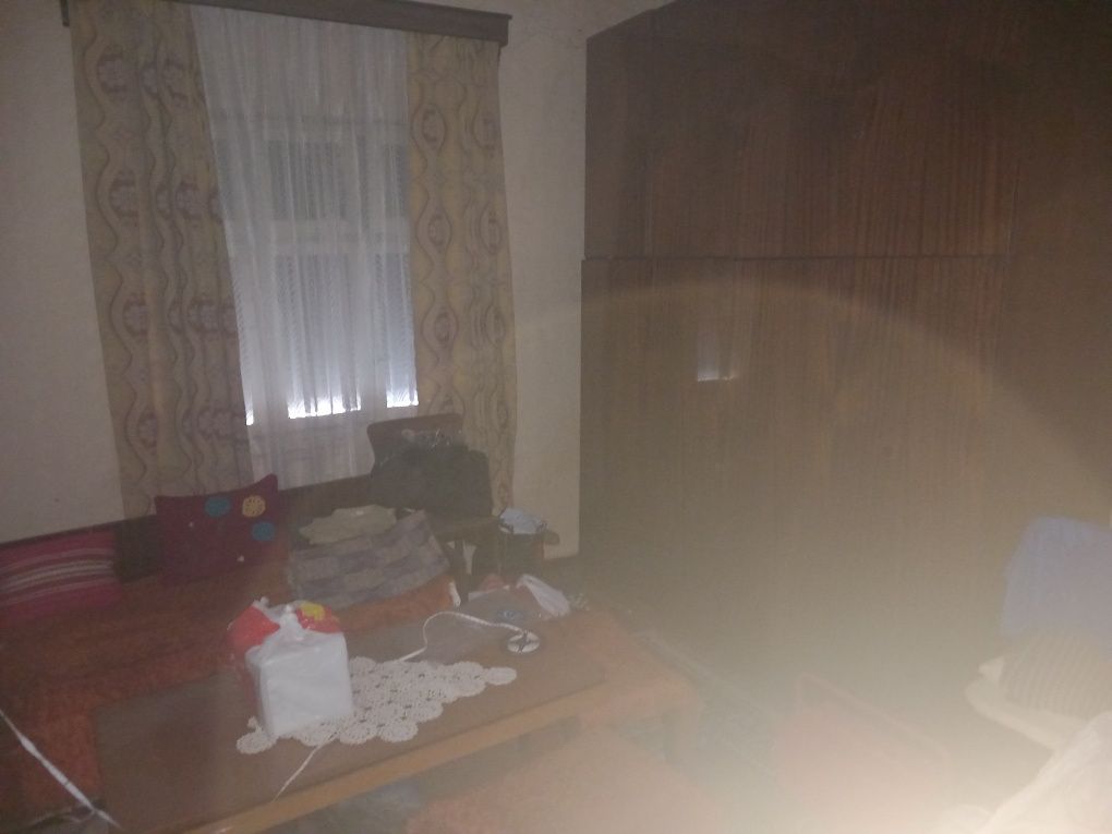 Продавам къща с голям двор