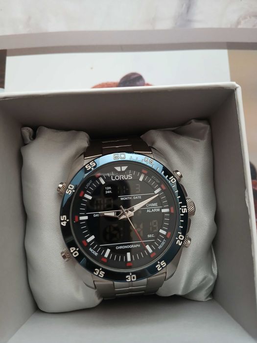 Часовник Lorus..