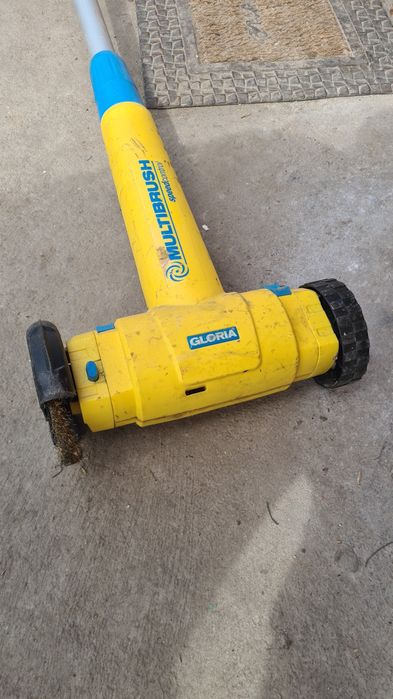 Vand trimmer indepartat buruieni