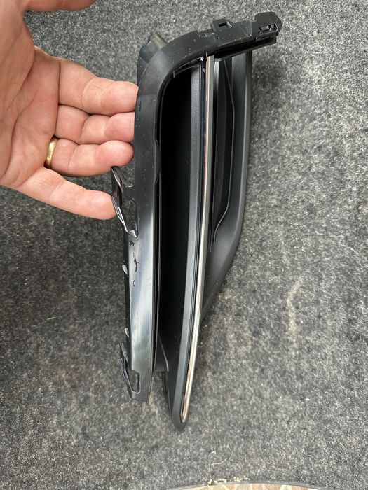 Grilă stânga bara față vw golf 7.cod:5g0853665.q.