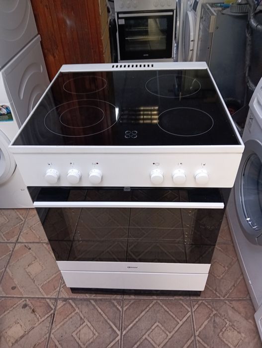 Свободно стояща печка с керамичен плот Gram 2 години гаранция!