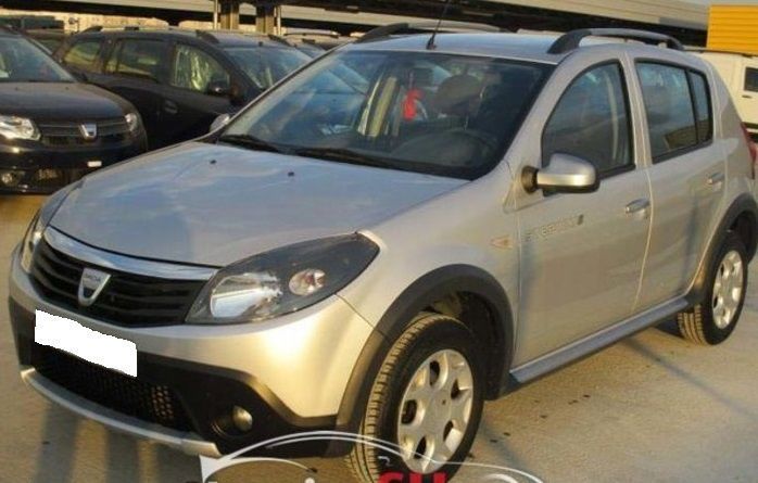 Dezmembrez Dacia Sandero 1.2 benzina din 2011 volan pe stanga