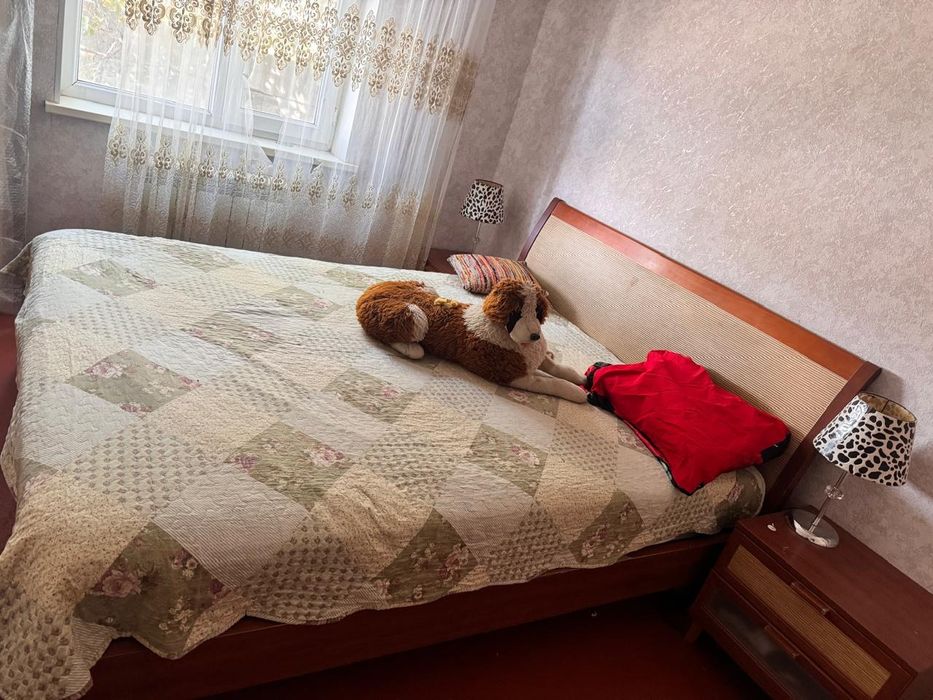 Кровать плюс две тумбы