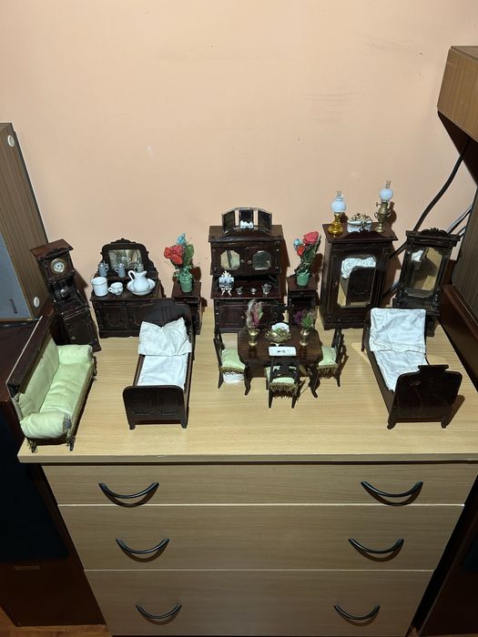 Mobilier in miniatura vechi 80-100 ani