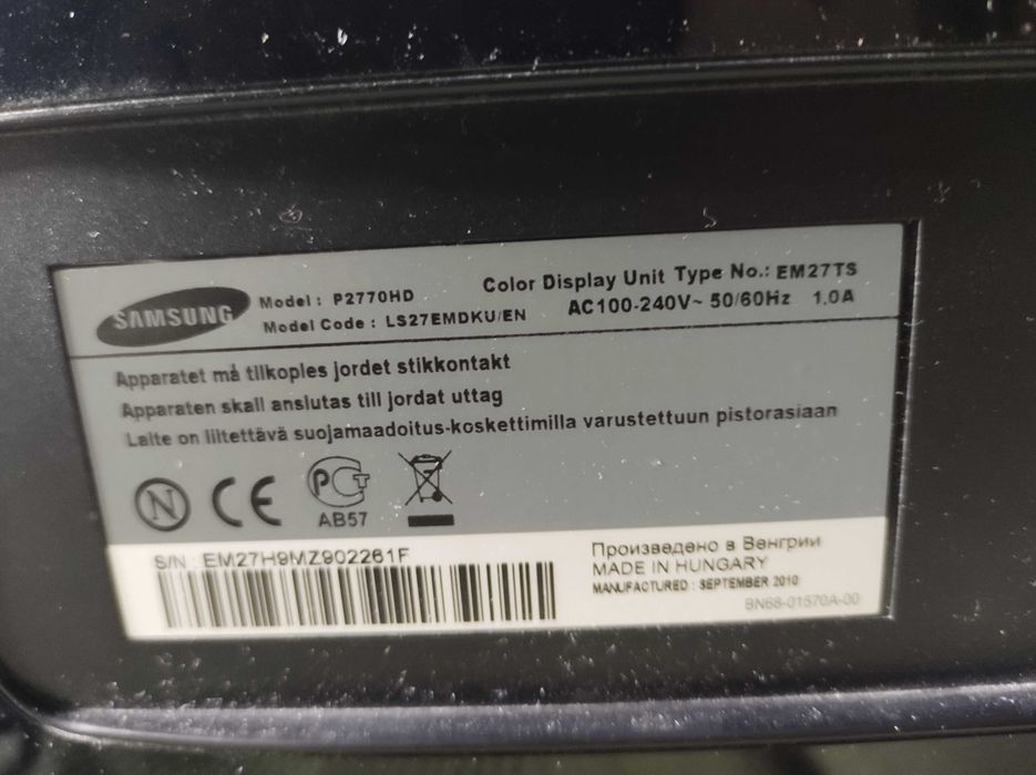 Samsung SyncMaster P2770HD – 27'' Full HD монитор – с монтаж за стена