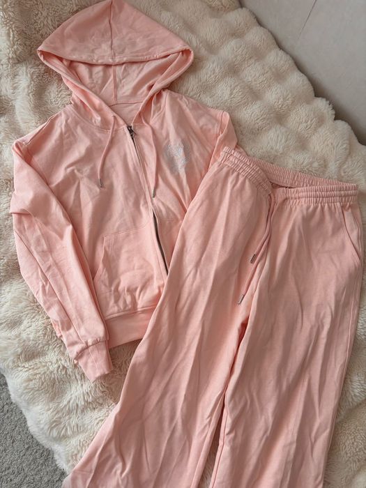 Продам костюм спортивный.