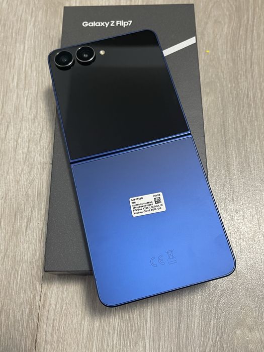 Samsung Galaxy Z Flip 7 256GB 12GB RAM BlueShadow Impecabil, ca nou