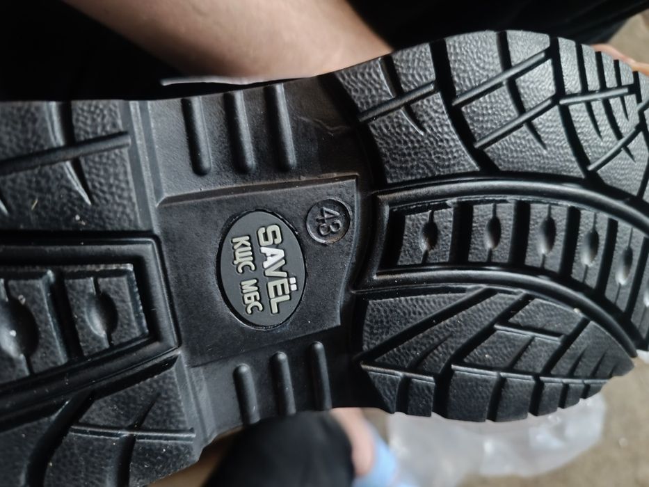 Продам рабочие ботинки 43размер новые