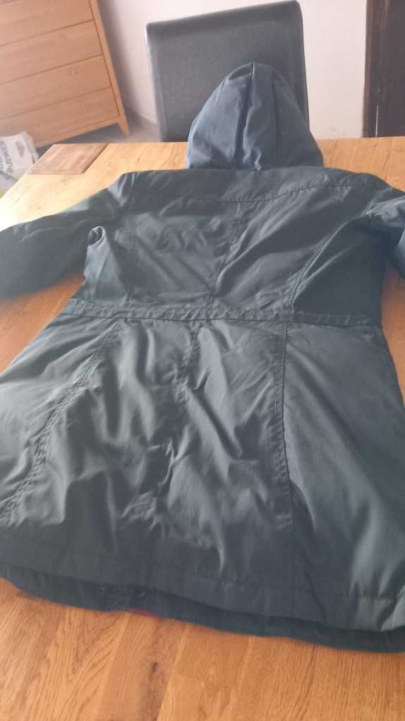 Продавам зимно яке на марката  ESPRIT