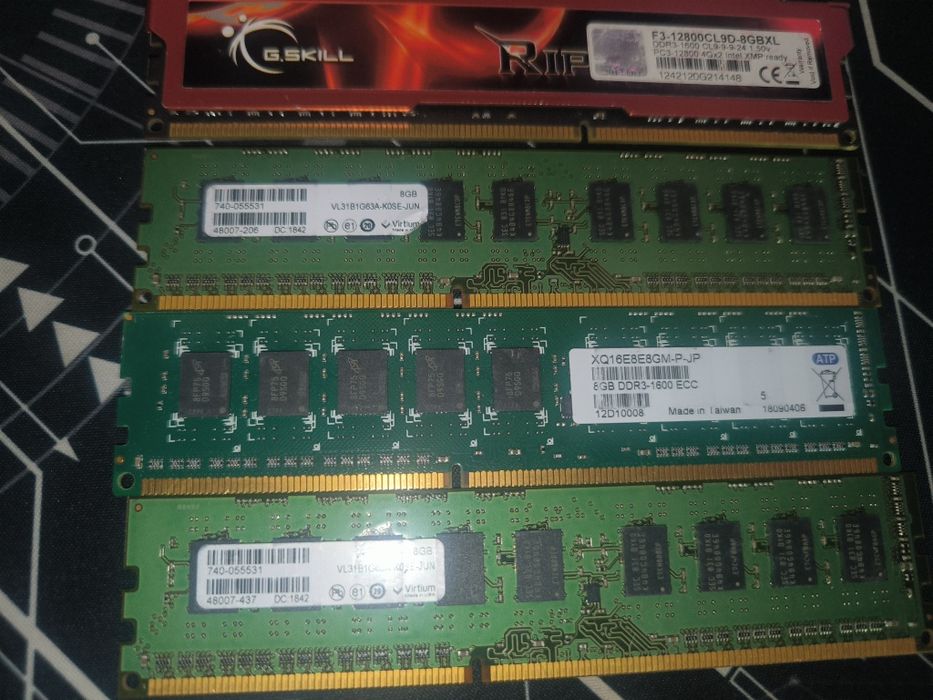 Vând 32 GB RAM DDR3 1600MHZ