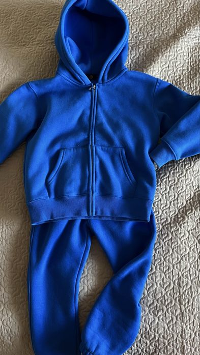 Продам яркий стильный детский спортивный костюм