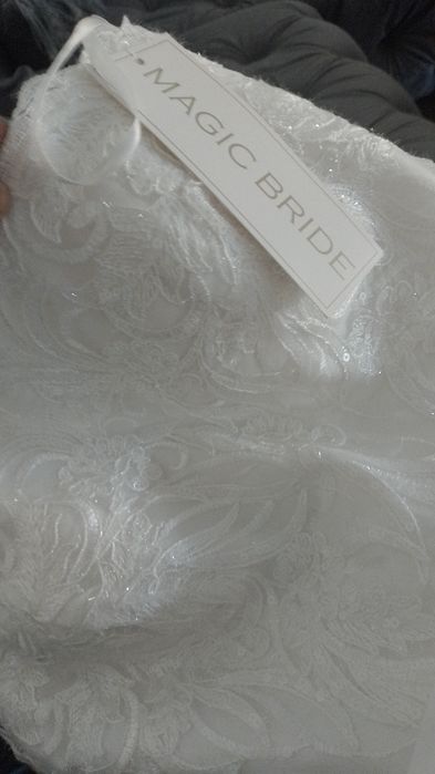 Vand doua rochii de mireasa  noi marimea 40-42