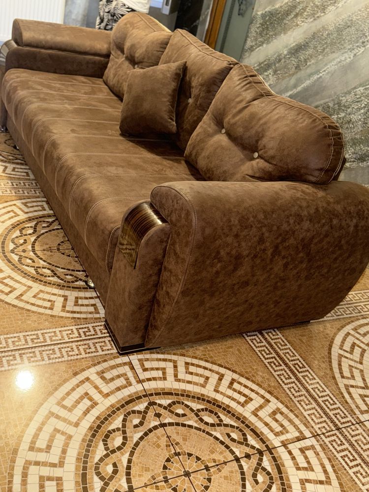 Vand  2 canapele din piele intoarsa