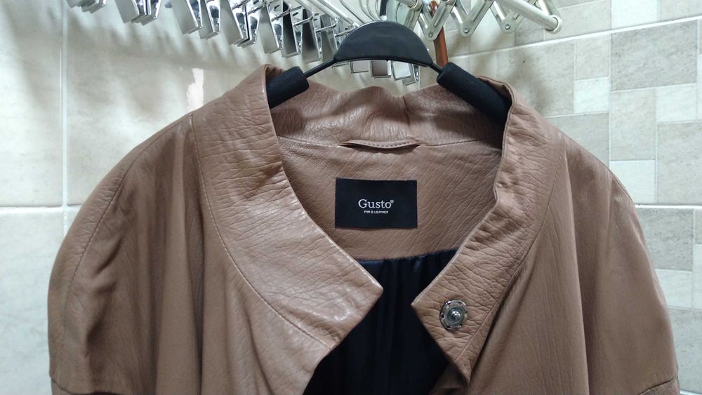 Дамско елегантно 3/4 манто от висококачествена лицева кожа с подплата.