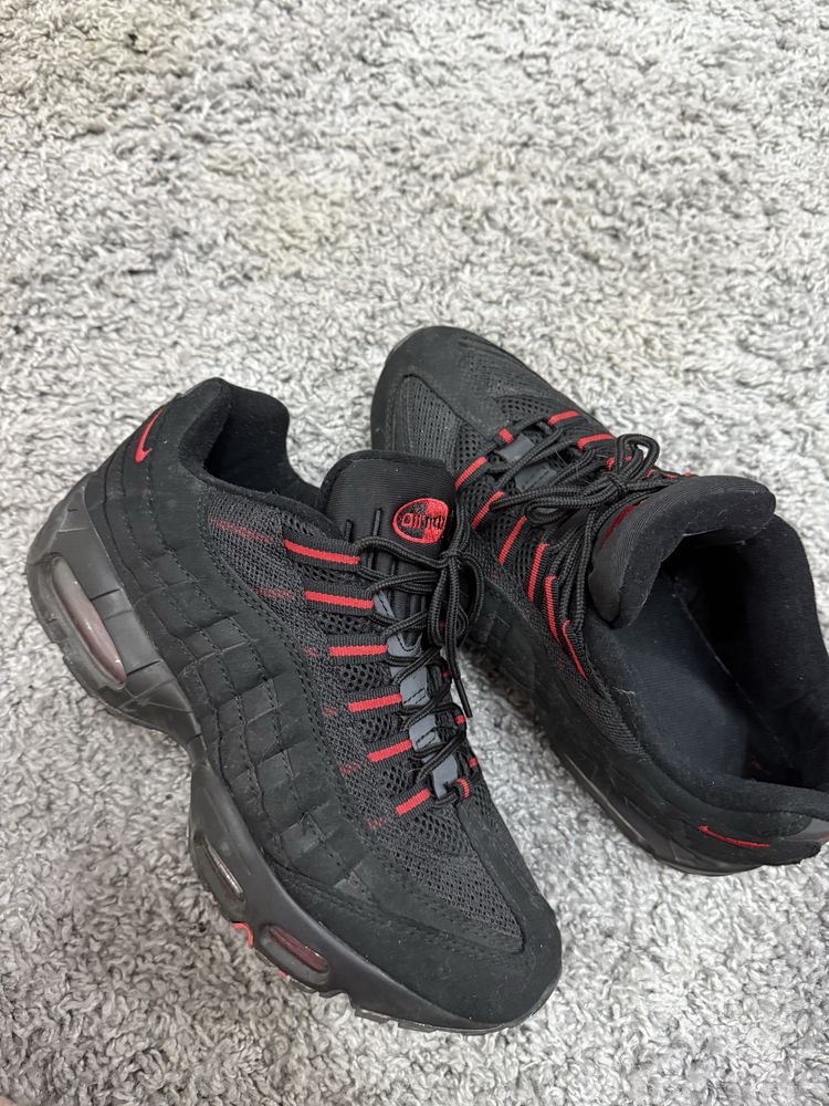 Nike Air Max 95s Bred Hombre