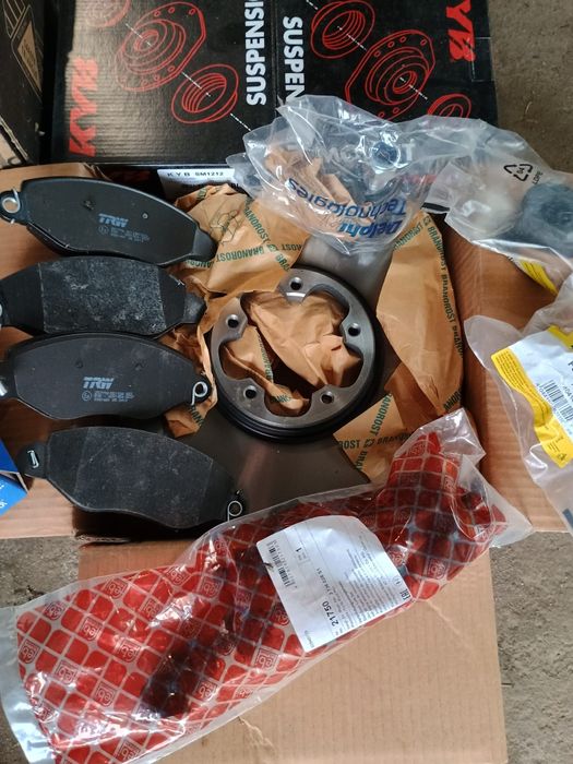 Vând  piese pentru Ford transit 2.0 tdi 2005