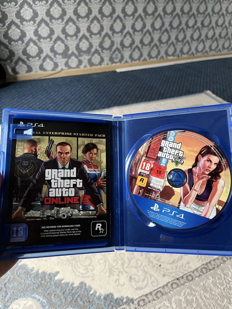 Продам Playstation 4