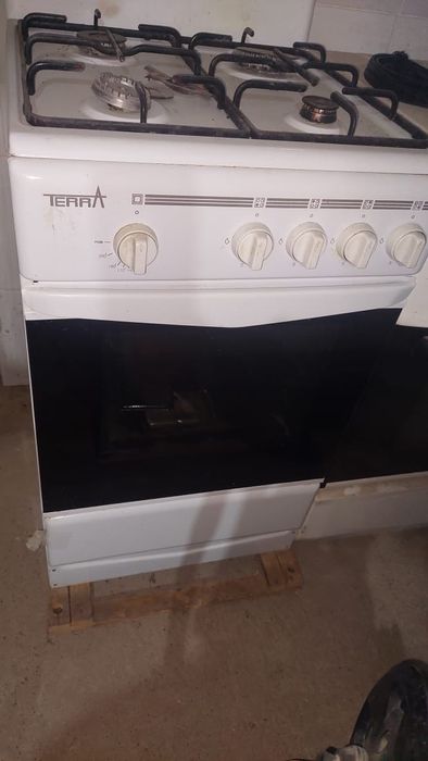 Газовый плита  хорошом состоянии.